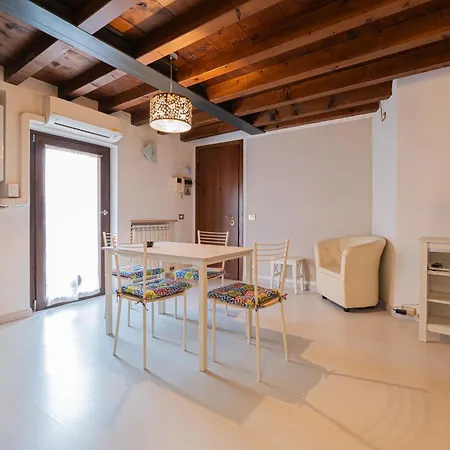 Juliet's Paradise Balcongraffiti In Apartament Werona