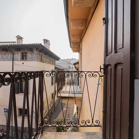 Juliet's Paradise Balcongraffiti In Apartament Werona