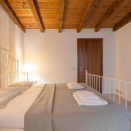 Juliet's Paradise Balcongraffiti In