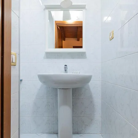 Juliet's Paradise Balcongraffiti In *