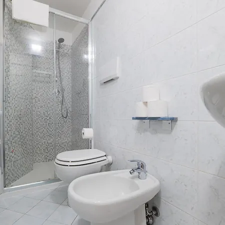 Juliet's Paradise Balcongraffiti In Apartament