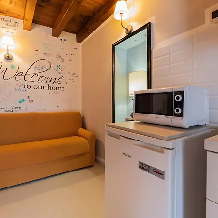 Juliet's Paradise Balcongraffiti In *