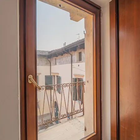 Juliet's Paradise Balcongraffiti In *