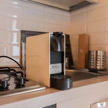 Juliet's Paradise Balcongraffiti In Apartament *