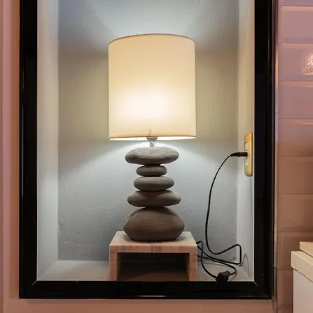 Juliet's Paradise Balcongraffiti In Apartament