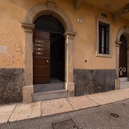 Juliet's Paradise Balcongraffiti In * Werona