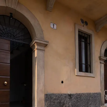 Juliet's Paradise Balcongraffiti In Apartament Werona